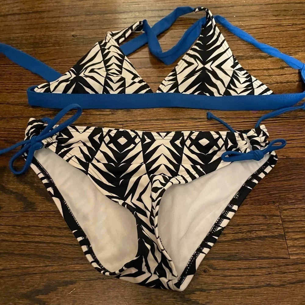 Aqua 💙🖤🤍 bikini size 10 👙 💦
